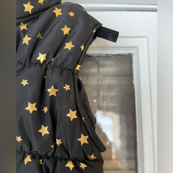 Healthtex black gold stars zippered puffer vest, great condition, wide stitch,3T - Picture 4 of 8